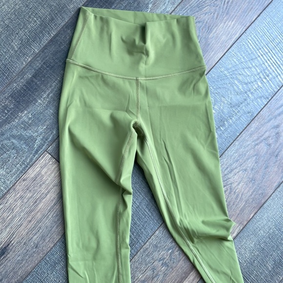 Bronze green lulu lemon leggings - Picture 3 of 5